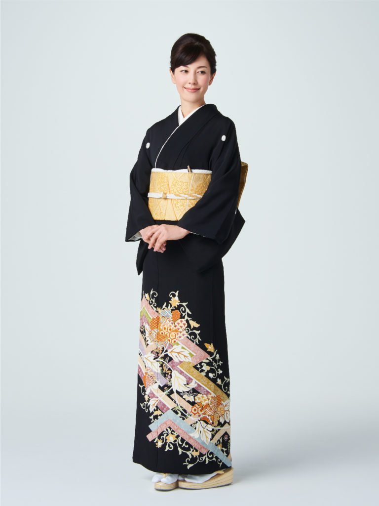 黒留袖_松皮雁木取牡丹更紗