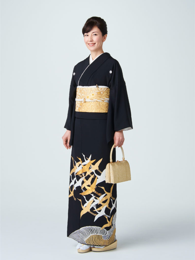 黒留袖_波涛に千羽鶴