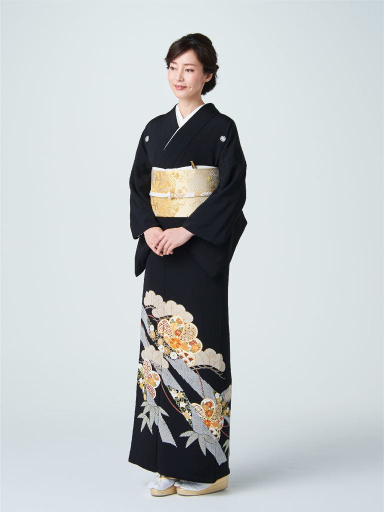 黒留袖_疋田熨斗寛文菊
