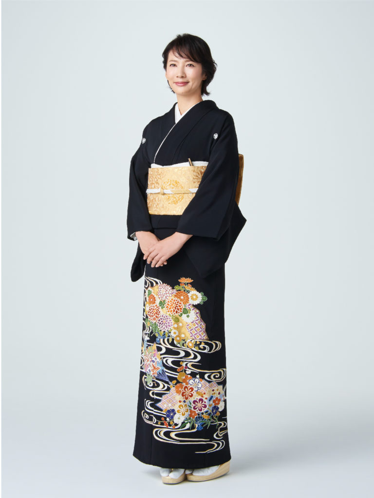 黒留袖_扇折枝観世水