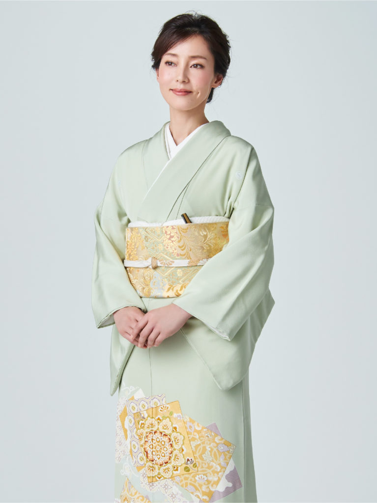 色留袖_白緑色暈道長取色紙唐花