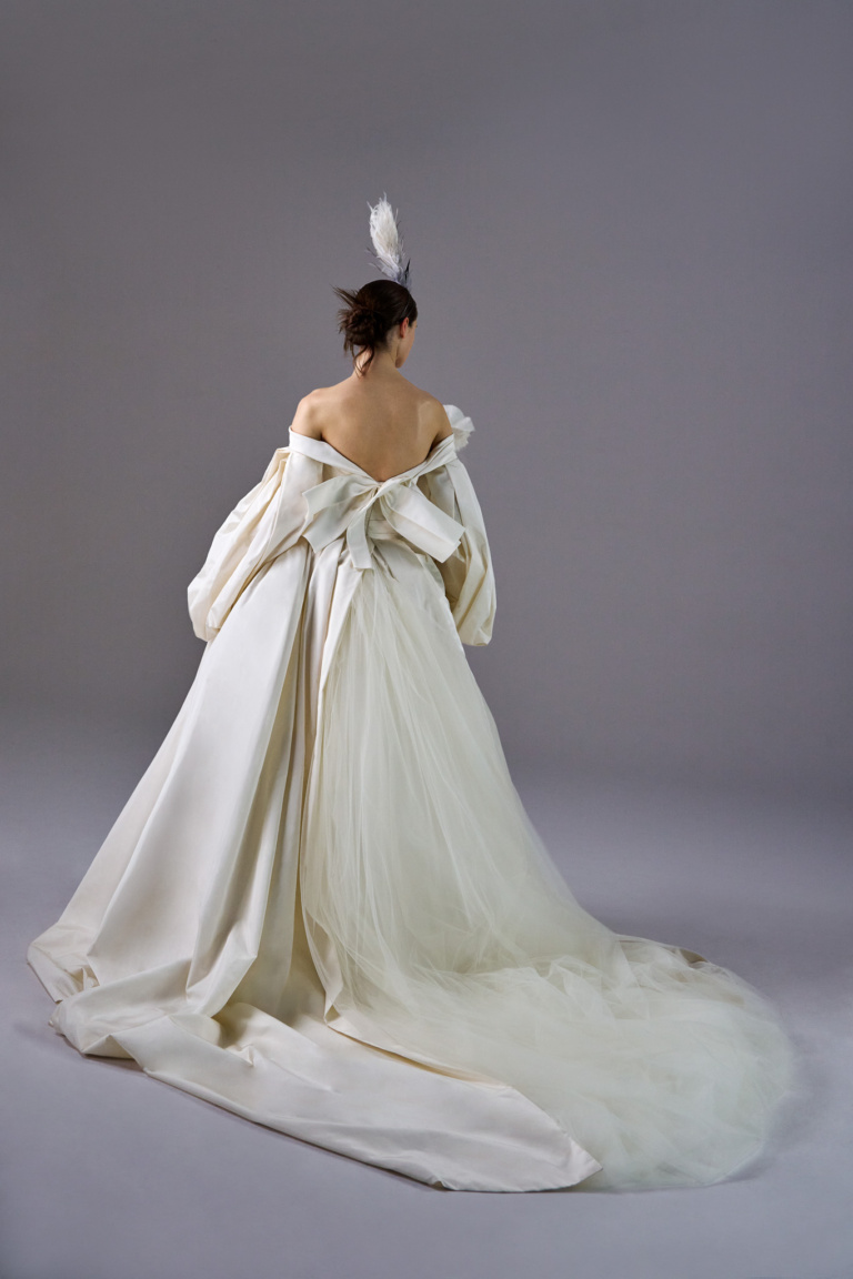 2026 COLLECTION <br />
MARY<br />
<br />
￥3,048,100（税込）