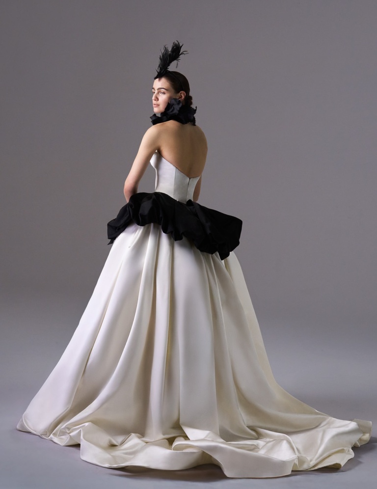 2026 COLLECTION <br />
AUDRIANA<br />
<br />
￥3,154,800（税込）